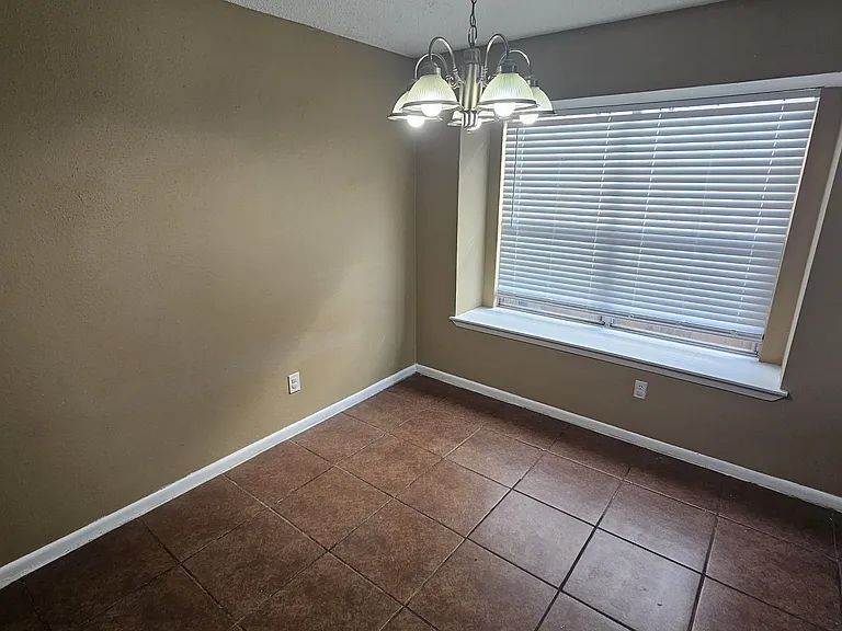 4250 Southchase Ln — Photo 10