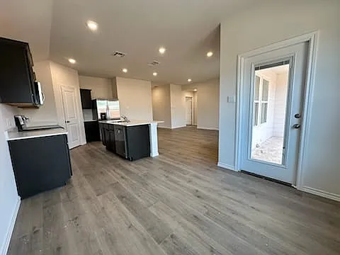 3 bed, 1450 sqft, $1,850 — Photo 2