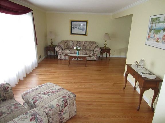 3rd image of 5820 Mountain Ash Dr