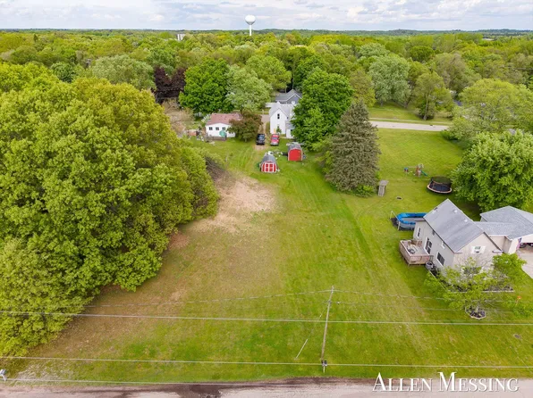 740 Crawford St, Belding, MI 48809