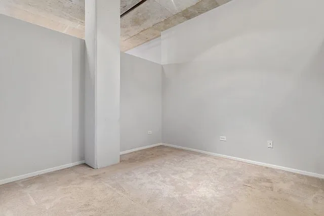 933 W Van Buren St #324 — Photo 4