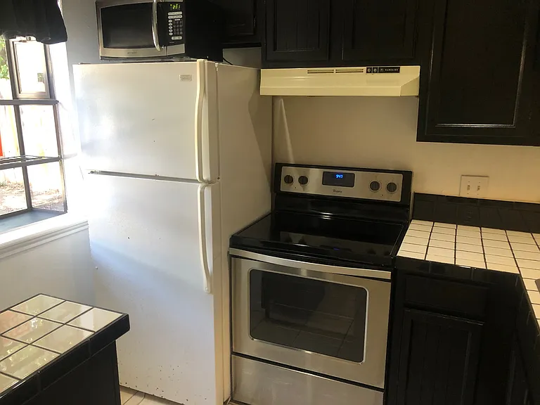 421 W San Antonio St #E1 — Photo 11