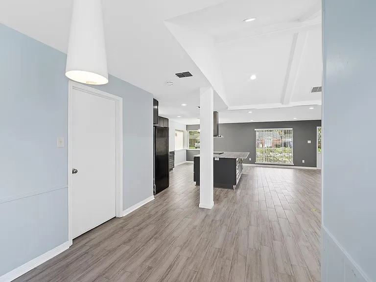 10623 Wickersham Ln — Photo 13