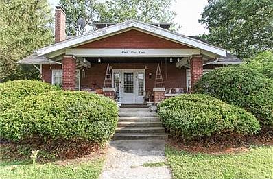 1928 Historic Bungalow in downtown Franklin