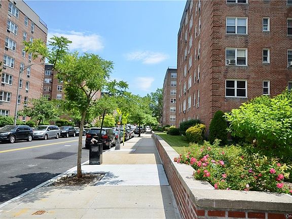 3rd image of 3 Sadore Ln APT 7N