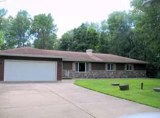 5175 Bittersweet Ln, Oshkosh, WI 54901