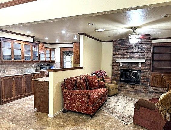 2nd image of 805 Willow Creek Cir