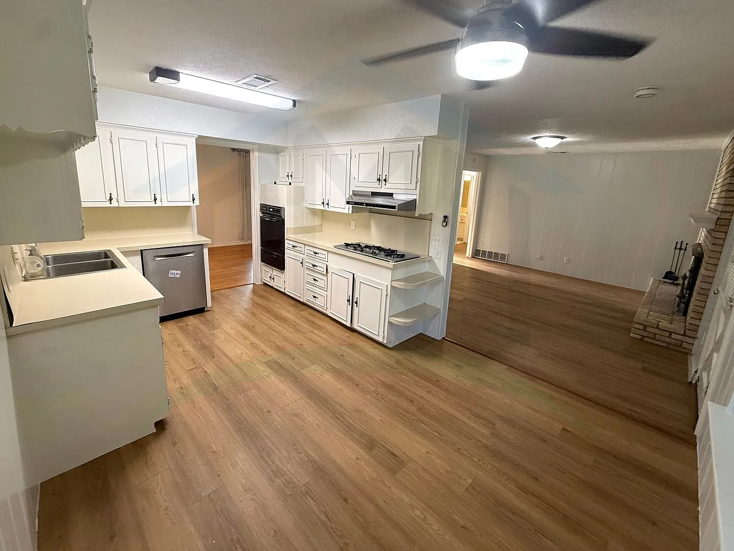 Available Now Lovely 3 Bedroom, 2 Bathroom Brick-Veneer Home In Duncanville — Photo 4