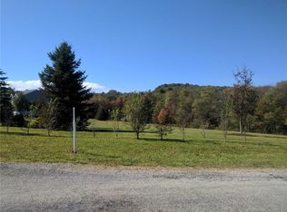 37 Nemacolin Dr, Ohiopyle, PA 15470