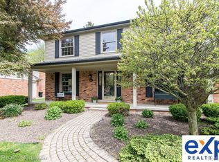8970 Whittlesey Lake Dr, Plymouth, MI 48170