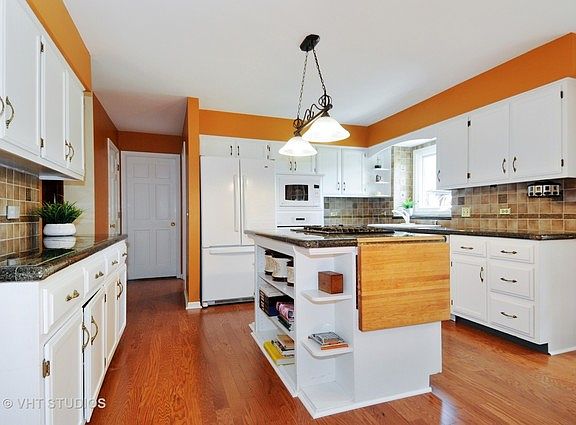 4th image of 1374 Green Trails Dr