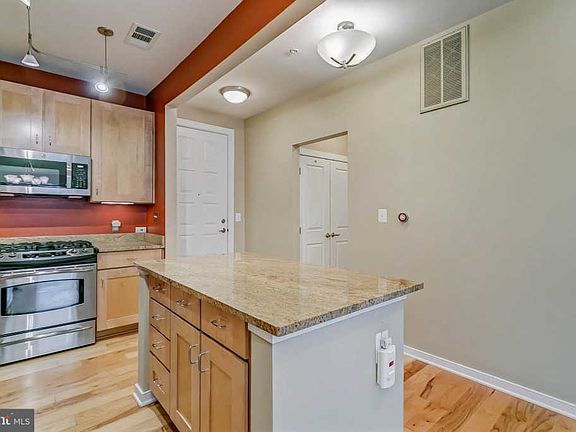 5th image of 2200 N Westmoreland St Unit 225