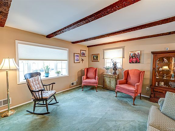 5th image of 33 Maple Avenue