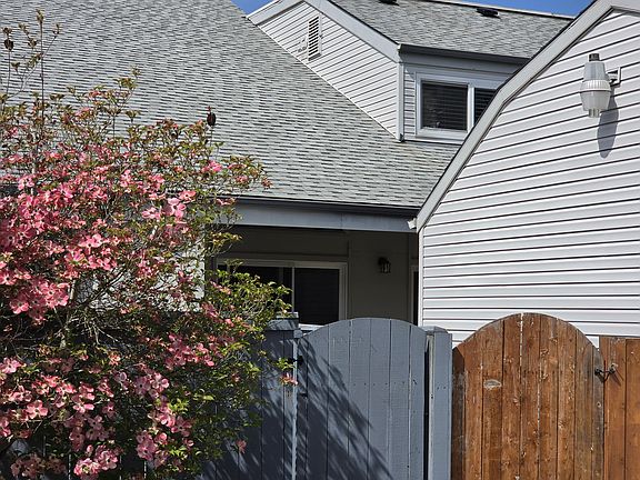 2nd image of 409 NE 85th St Unit D