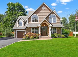 13 Villa Dr, Nanuet, NY 10954