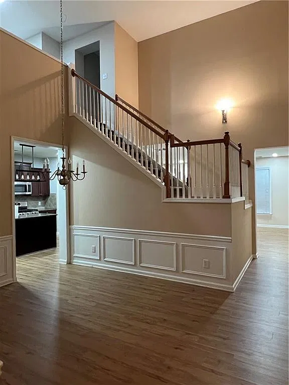 3 bed, 3.5 bath, 2567 sqft, $3,200 — Photo 3