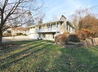 6102 Edgewood Rd, Crystal Lake, IL 60012