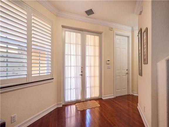 2nd image of 419 SW 5th St #1