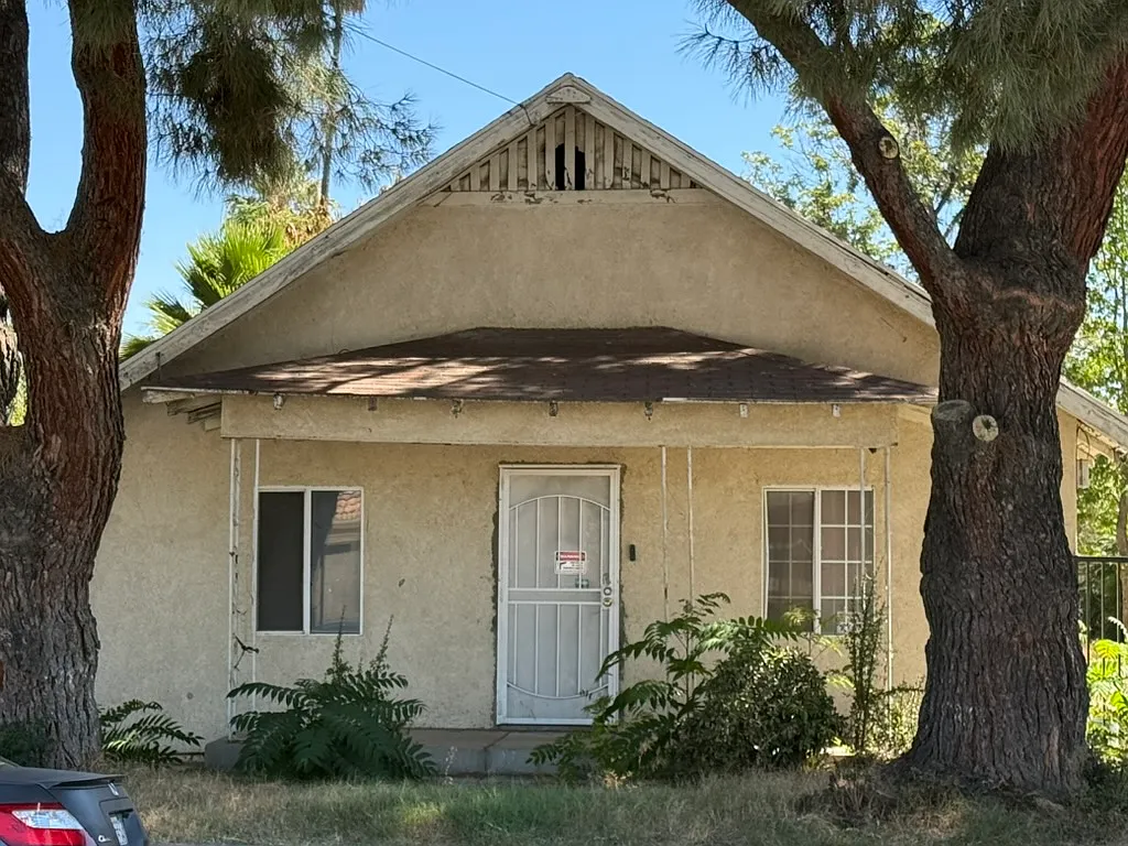 3 bed, 800 sqft, $2,600 — Photo 1