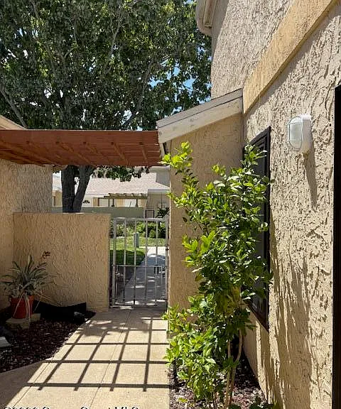 1471 Sheafe Ave NE #102 — Photo 4