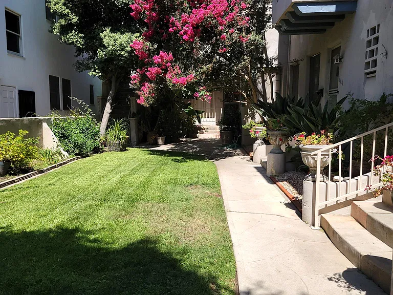 1043 S Orange Grove Ave — Photo 1