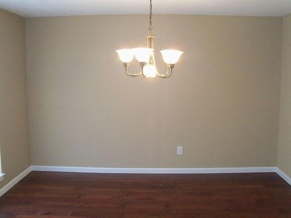 5th image of 810 Blvd Of The Champions