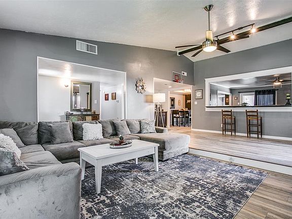 5th image of 510 Woodhurst Dr