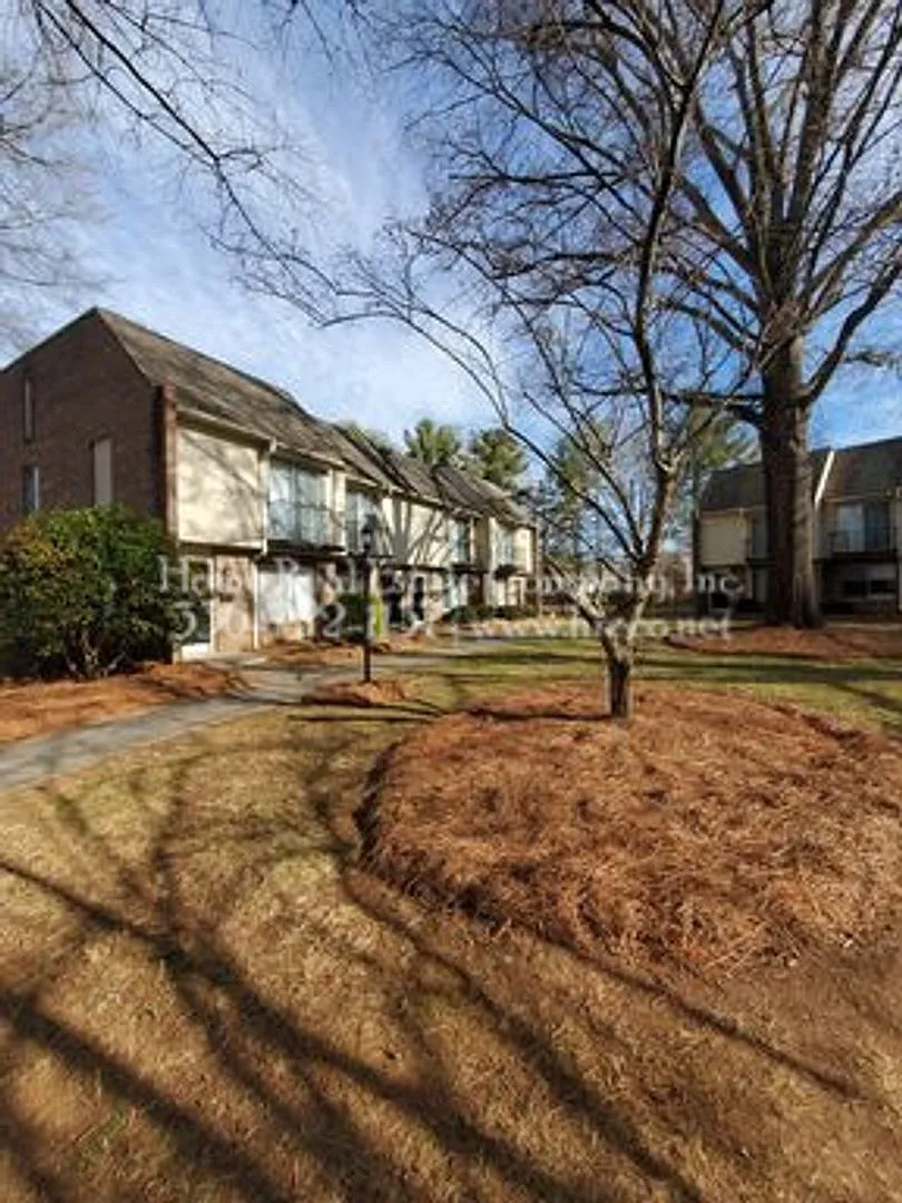 Building Photo - 1453 Brookwood Dr #B