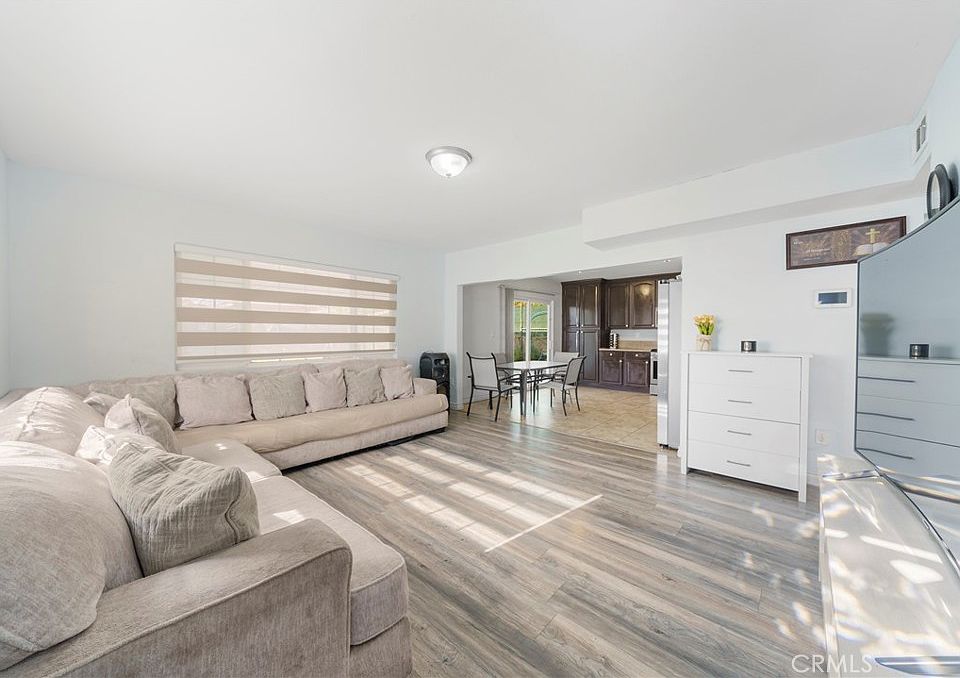 1st image of 1074 Hancock St