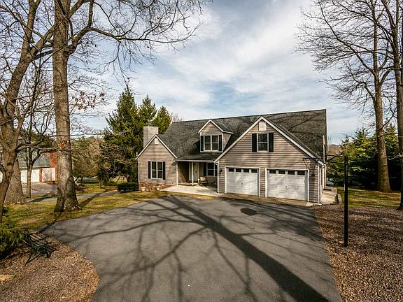 4th image of 1250 Cumberland Dr