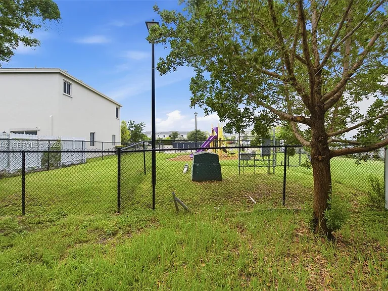 1774 SE 9th Ave #1774 — Photo 39