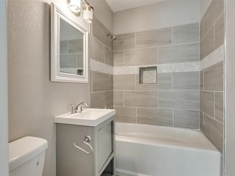 507 Enid St #A — Photo 3