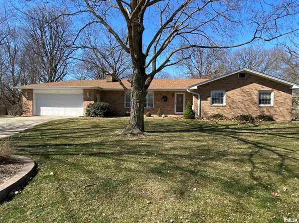 175 Park Plaza Dr, Canton, IL 61520