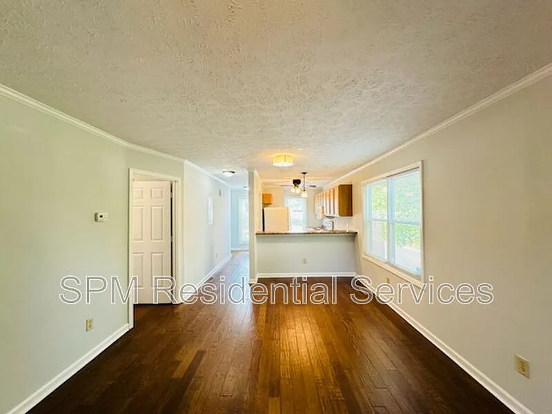 Savannah Court Condominiums — Photo 4