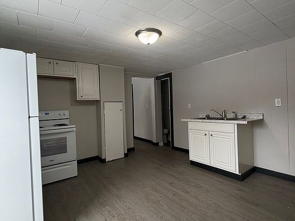 5th image of 213 S 2nd St #2