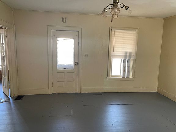 5th image of 316 E 5th St