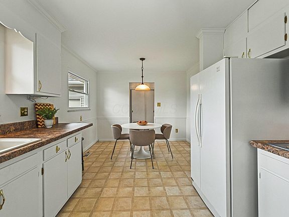 4th image of 716 Crescent Dr