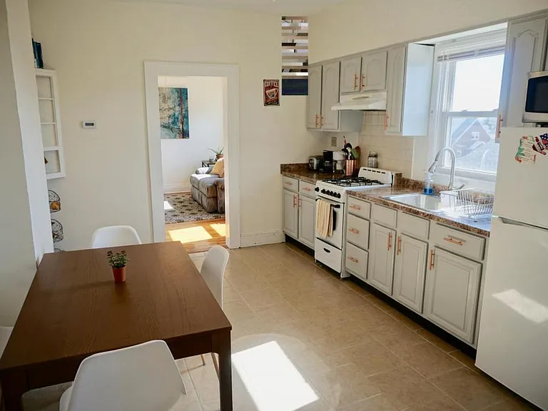 609 Adams St — Photo 1