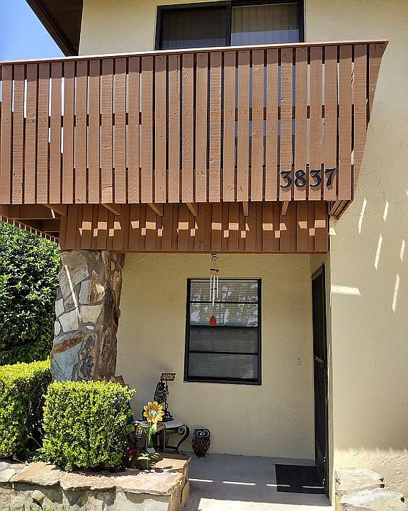 1st image of 3837 Edgewater Dr