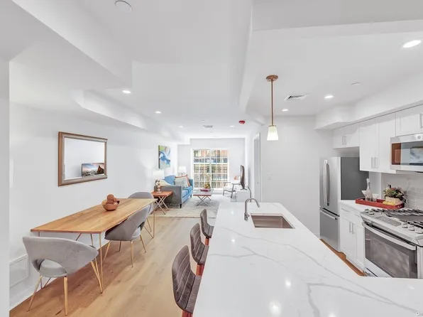 23-23 30th Road #4A, Astoria, NY 11102