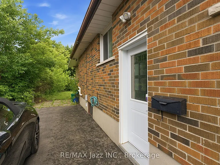 1235 Somerville St #LOWER — Photo 4