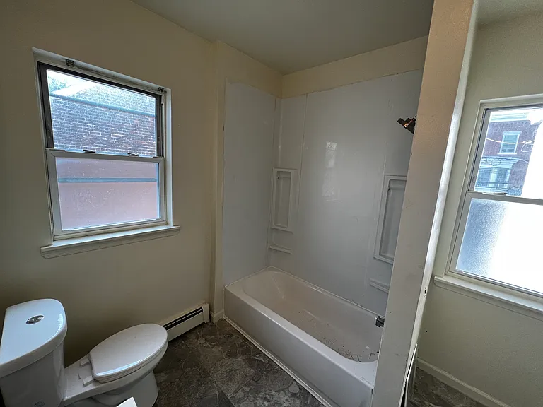 916 W Allen St — Photo 6