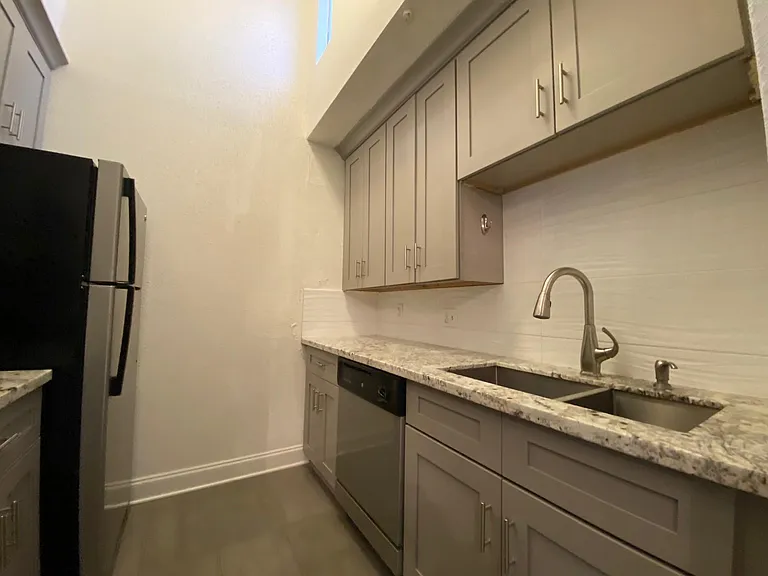 2255 Saint Charles Ave #1 — Photo 8