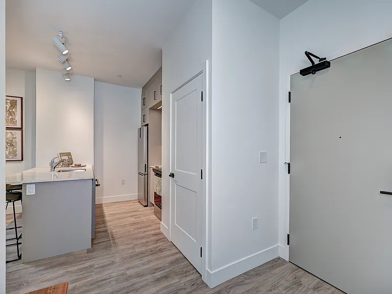 415 Duke St W — Photo 16