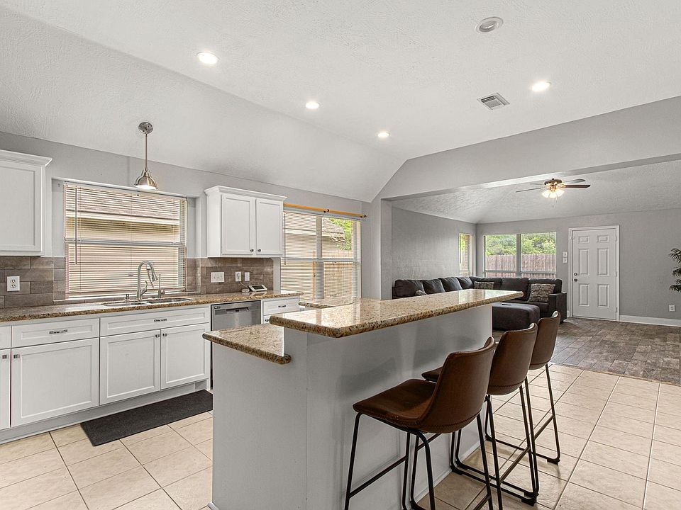 1st image of 20314 Pomegranate Ln