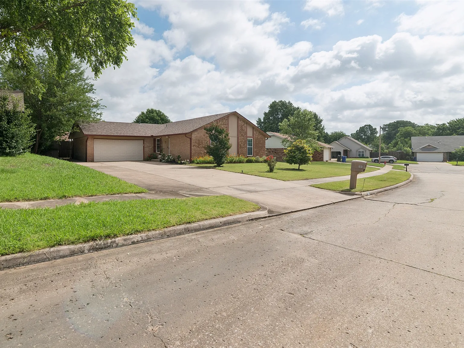 3 bed, 2.0 bath, 1431 sqft, $1,750 — Photo 3