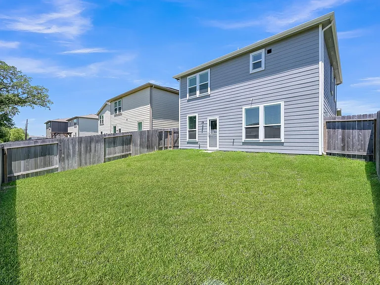 7314 Madison Commons Ln — Photo 28