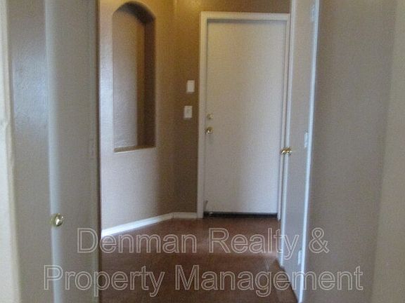 4th image of 1124 E Maddison St