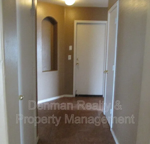 1124 E Maddison St — Photo 4