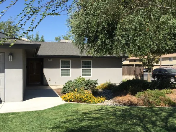 75 Linda Ln, Lemoore, CA 93245
